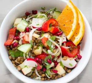 una ensalada de verduras con mucho cuerpo