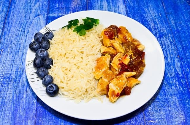  arroz con guiso en el plato
